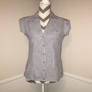 *SALE* | STREET FLOWER | seersucker snap front top